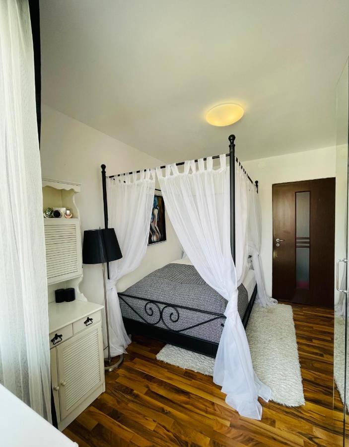 Little Cute Homey Apartman Satu Mare Exterior foto